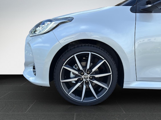 Vehicle image 18 Vehicle image 18