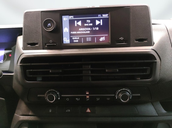 Vehicle image 15 Vehicle image 15