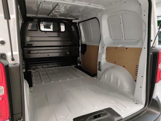 Vehicle image 8 Vehicle image 8