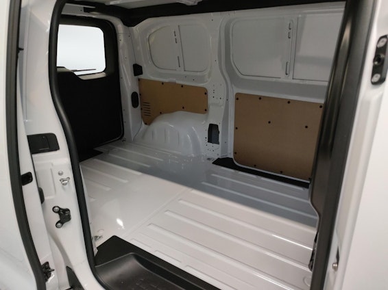 Vehicle image 17 Vehicle image 17