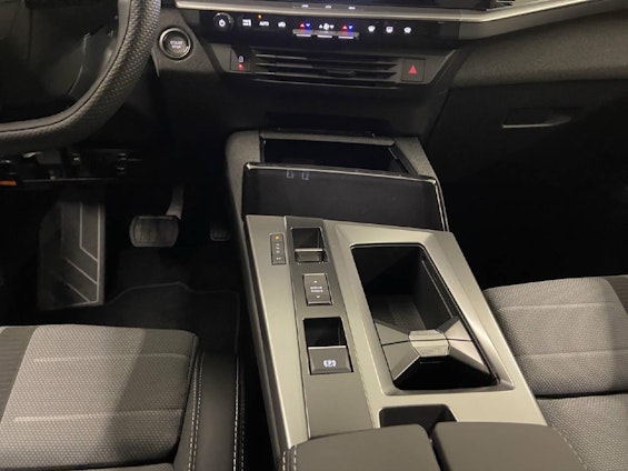 Vehicle image 8 Vehicle image 8