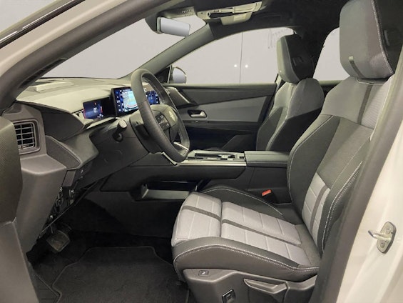 Vehicle image 4 Vehicle image 4