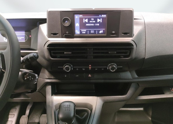 Vehicle image 14 Vehicle image 14