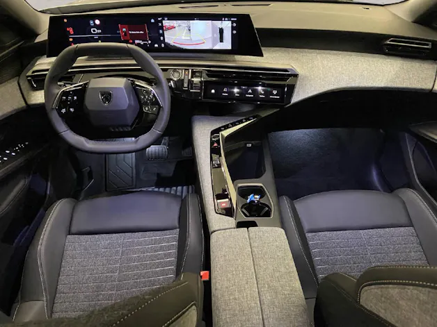 Peugeot 5008 1.2 Hybrid Allure Premium