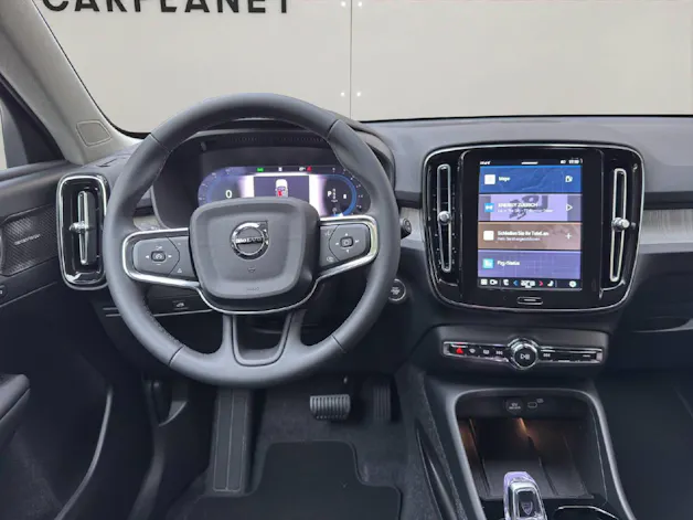 Volvo XC40 2.0 B3 MH Plus Dark