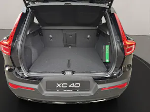 Volvo XC40 2.0 B3 MH Plus Dark
