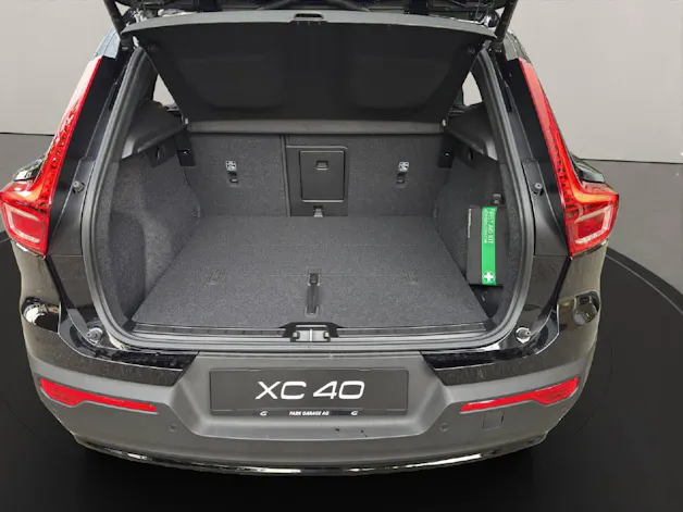 Volvo XC40 2.0 B3 MH Plus Dark