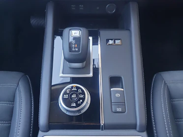 MITSUBISHI OUTLANDER 11