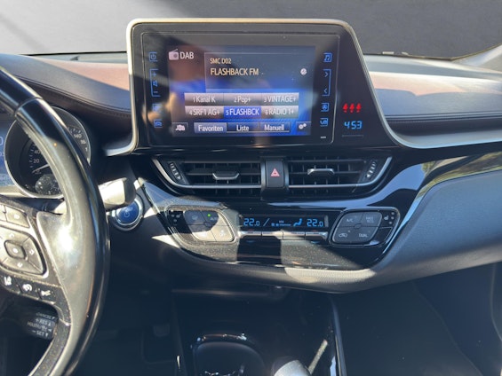 Vehicle image 7
