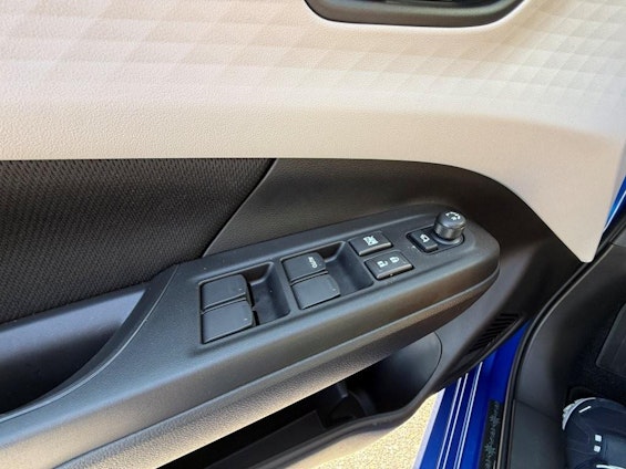 Vehicle image 18 Vehicle image 18