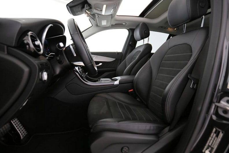 Vehicle image MERCEDES-BENZ GLC 300