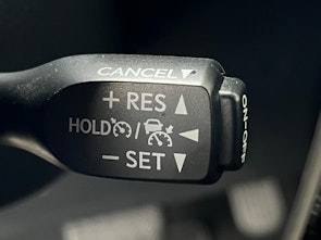 Vehicle image TOYOTA C-HR 2.0 VVTi HSD Premium