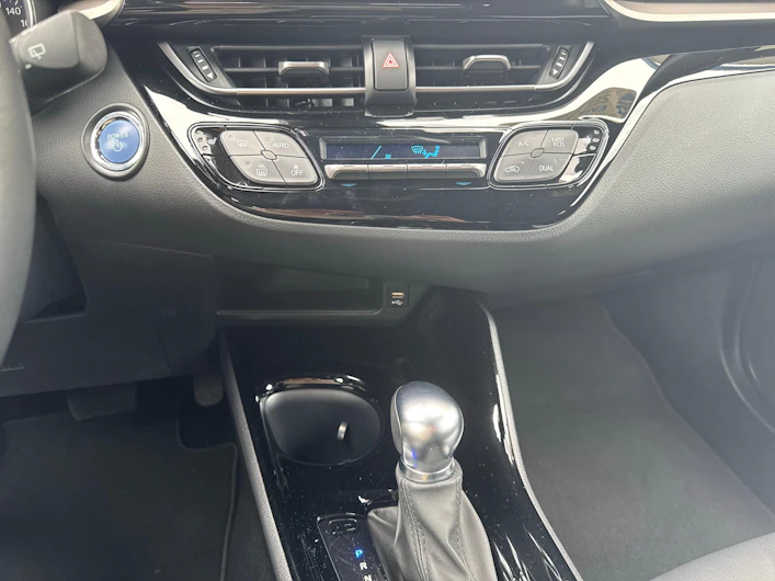 image du véhicule TOYOTA C-HR