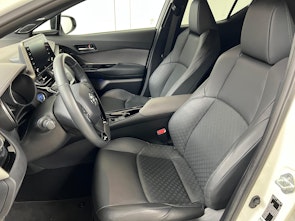 Vehicle image TOYOTA C-HR 2.0 VVTi HSD Premium