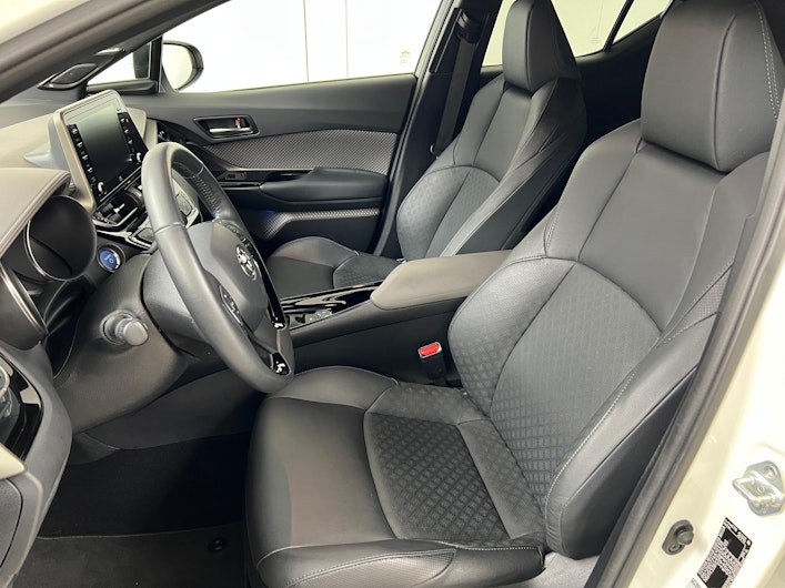 Vehicle image TOYOTA C-HR