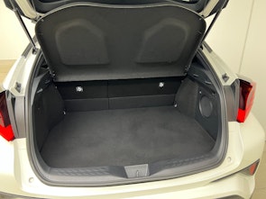 Vehicle image TOYOTA C-HR 2.0 VVTi HSD Premium