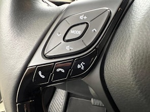 Vehicle image TOYOTA C-HR 2.0 VVTi HSD Premium