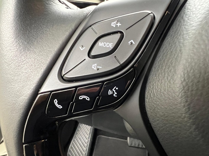 Vehicle image TOYOTA C-HR