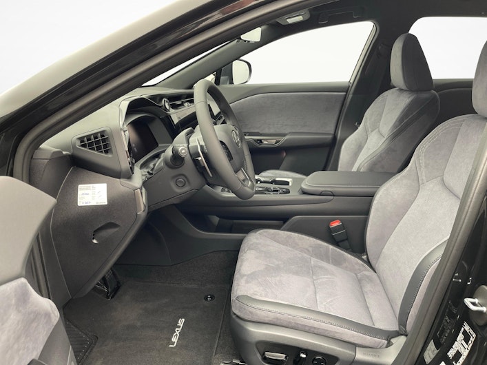 Vehicle image LEXUS RZ