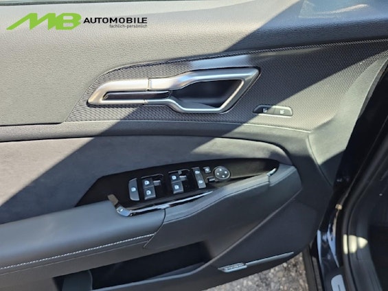 Vehicle image 13 Vehicle image 13