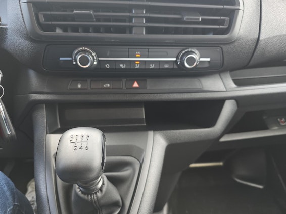 Vehicle image 12 Vehicle image 12