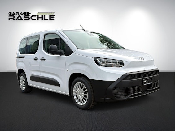 First vehicle image
