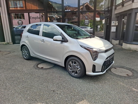 First vehicle image