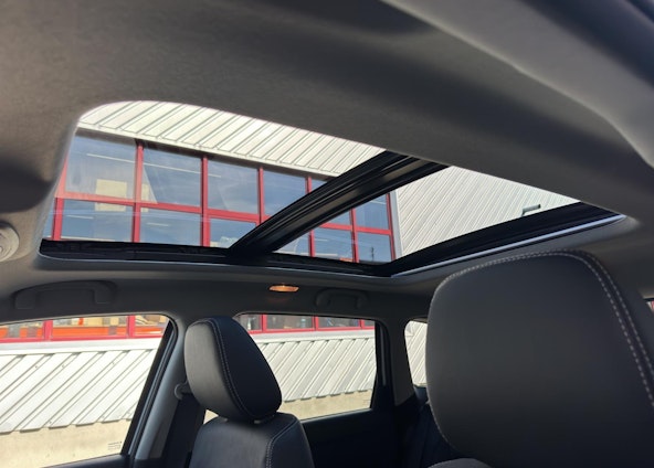 Vehicle image 17 Vehicle image 17