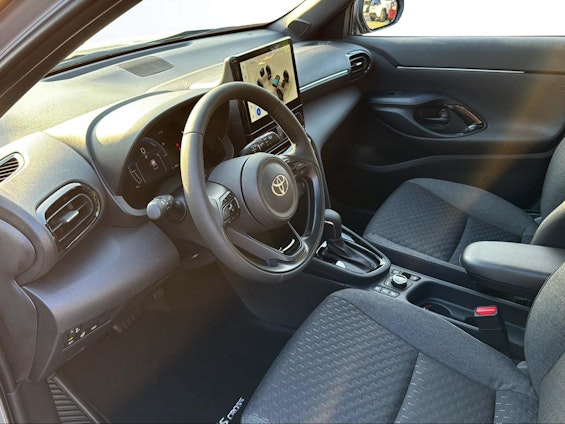 Vehicle image 6