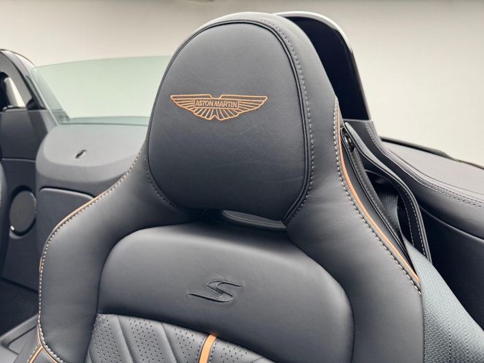 Vehicle image ASTON MARTIN V12 Vantage