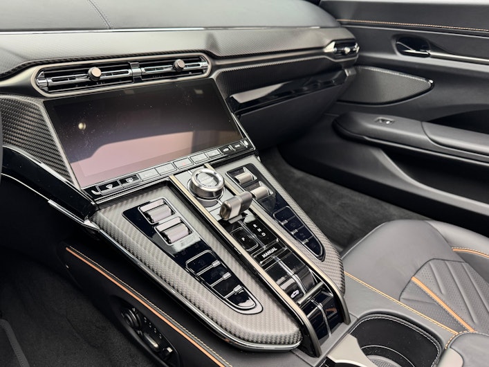 Vehicle image ASTON MARTIN V12 Vantage