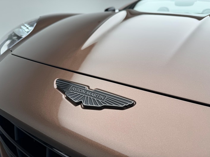 Vehicle image ASTON MARTIN V12 Vantage