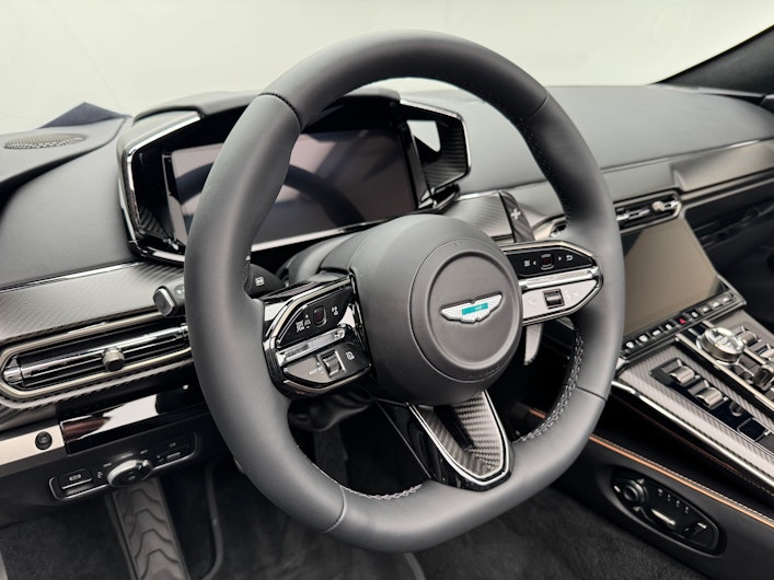 Vehicle image ASTON MARTIN V12 Vantage