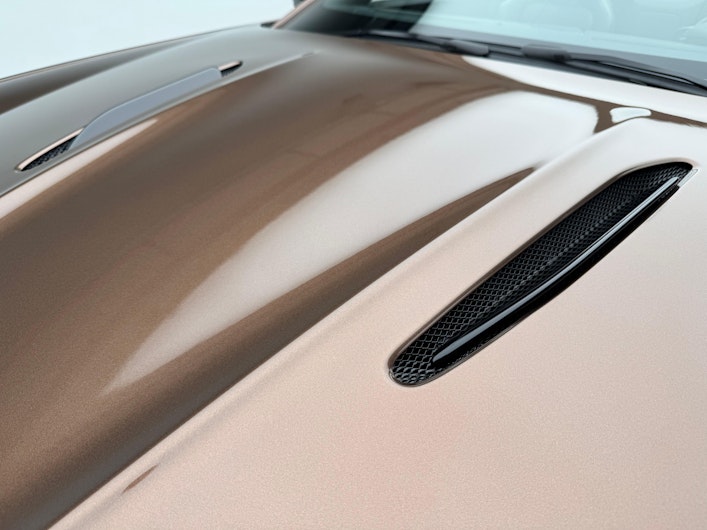 Vehicle image ASTON MARTIN V12 Vantage