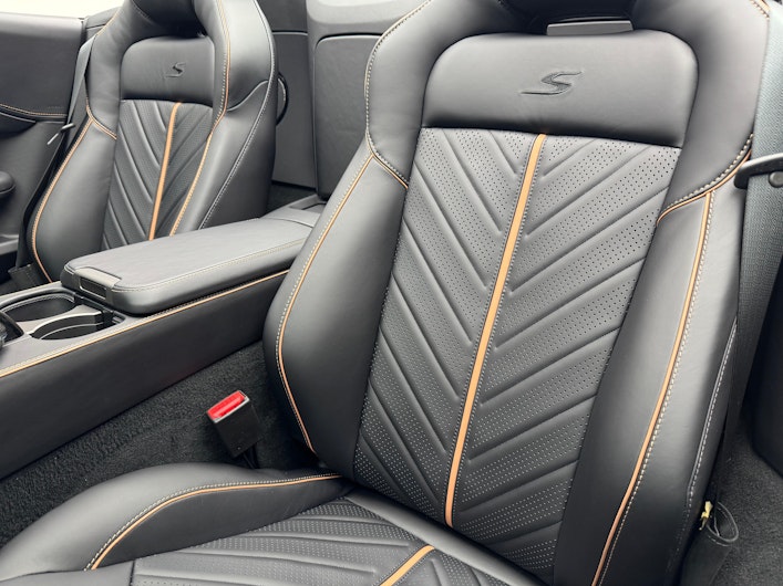 Vehicle image ASTON MARTIN V12 Vantage