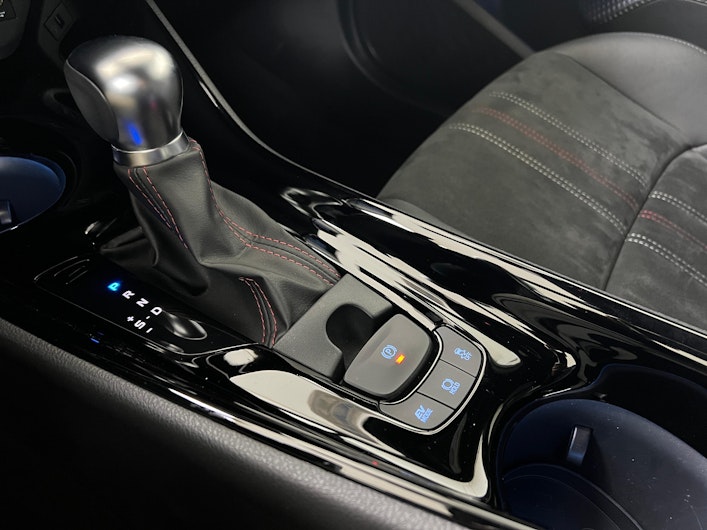 Vehicle image TOYOTA C-HR