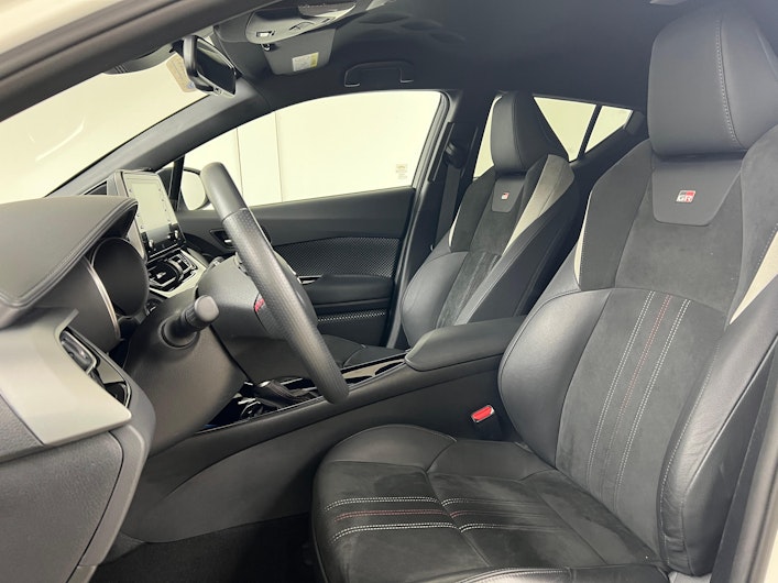 Vehicle image TOYOTA C-HR