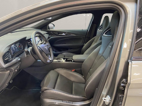 Vehicle image 4 Vehicle image 4