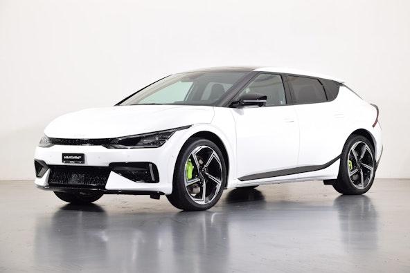 First vehicle image