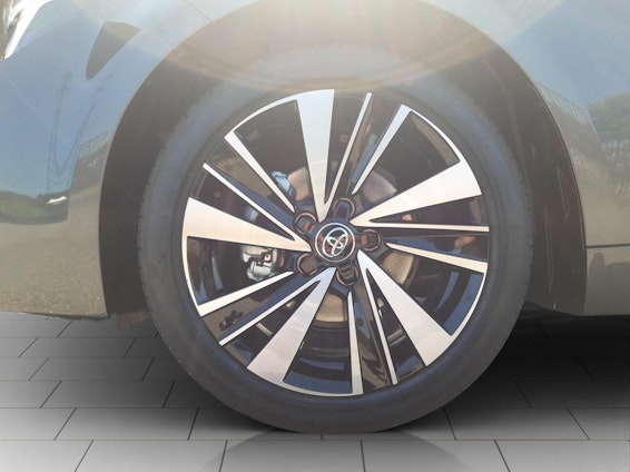 Vehicle image 14 Vehicle image 14