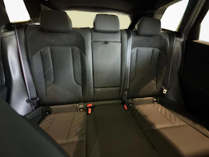 https://vehicle.imgix.net/3974435/bd133f52-33a6-4e1a-8f4e-2d3890b61c58.jpg