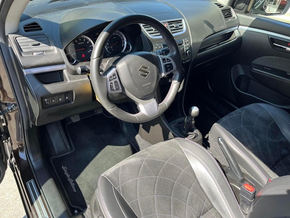 Vehicle image 6