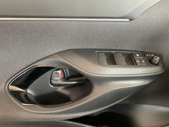 Vehicle image 6 Vehicle image 6