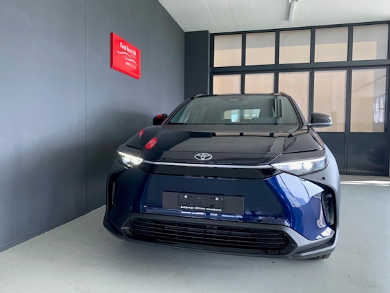 Vehicle image 8