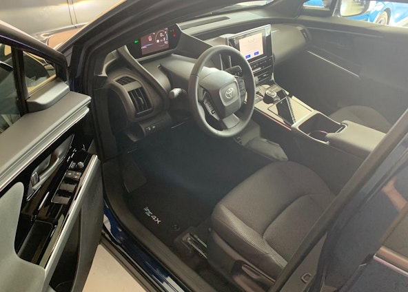 Vehicle image 16 Vehicle image 16