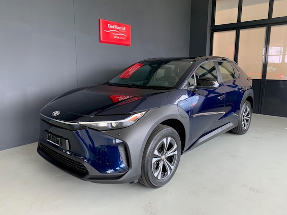 First vehicle image First vehicle image