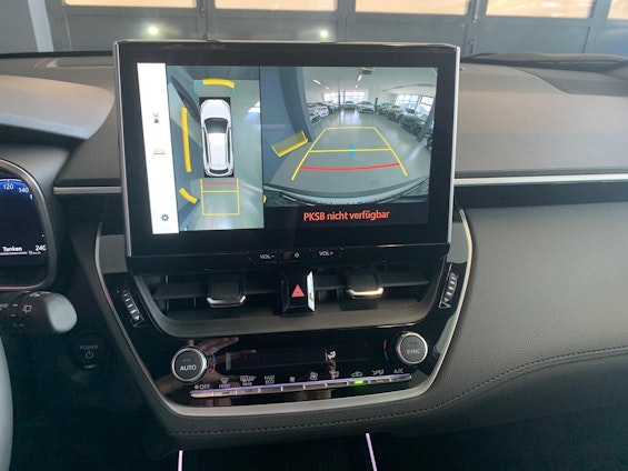 Vehicle image 18 Vehicle image 18