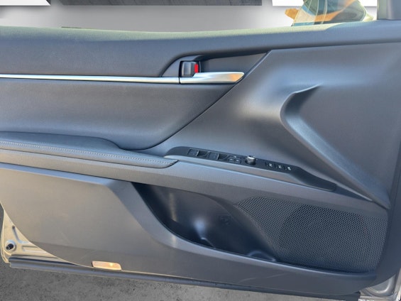 Vehicle image 10 Vehicle image 10