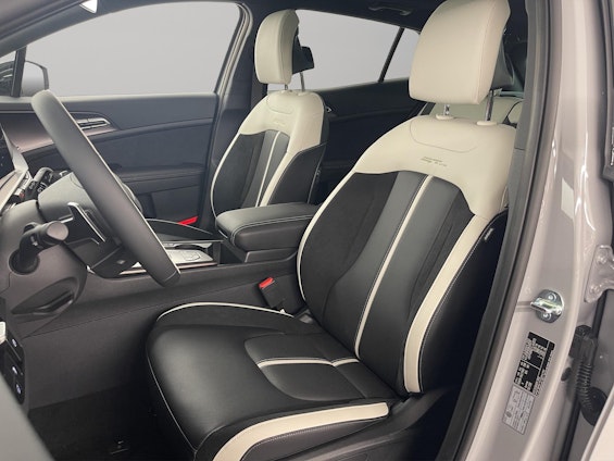 Vehicle image 6 Vehicle image 6