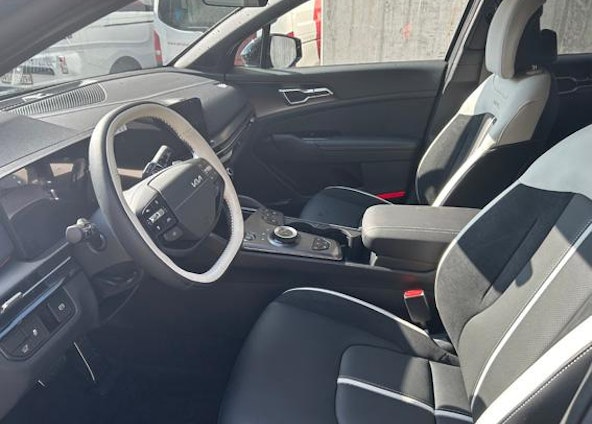 Vehicle image 9 Vehicle image 9